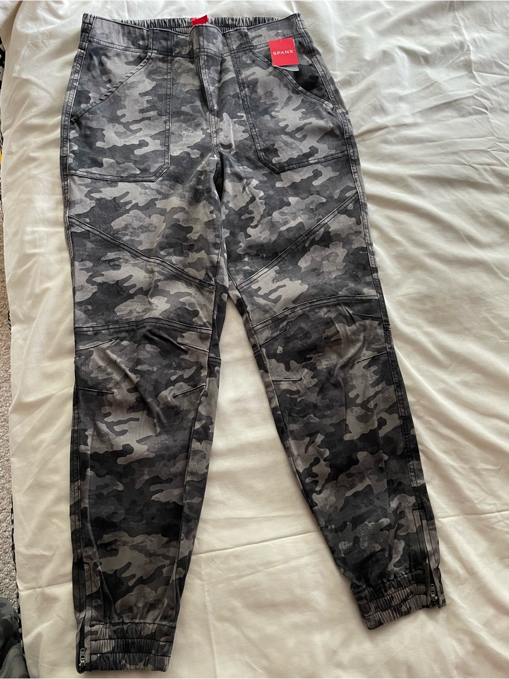 SPANX Women’s Black & Gray Camo Joggers